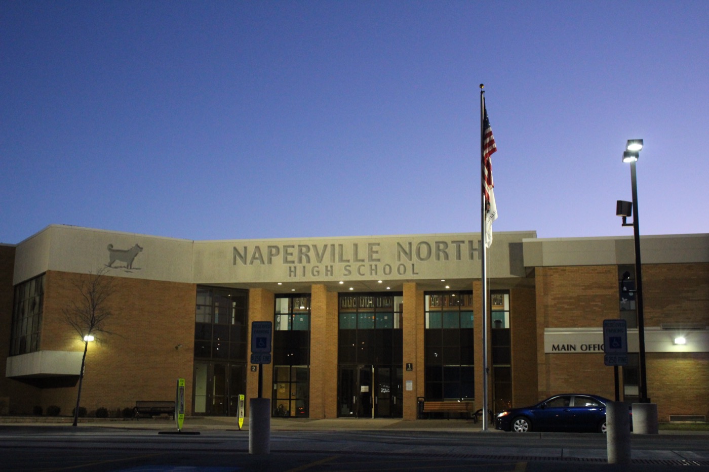 Naperville-area schools let teachers decide on AI as New York and Los Angeles pause