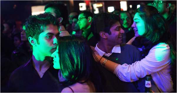 Group Dating is Hot – in India !!