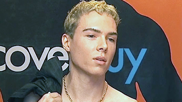 Porn Star – Magnotta  gets arrested while looking himself up online!