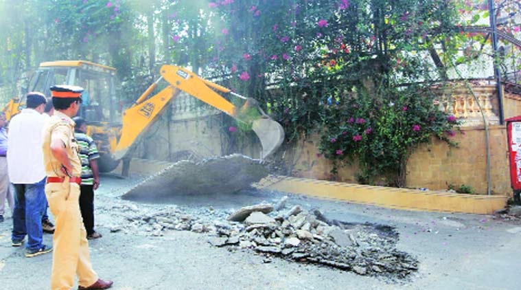 BMC demolishes illegal SRK ramp, may send him bill